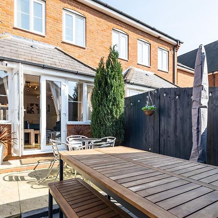 Modern And Spacious Home From Home 1 Mile From M1 - With Netflix, Prime Video, Ps5, Free Parking, Superfast Wifi, Bbq - Sleeps 11 - By Brightleap Apartments Milton Keynes Bagian luar foto