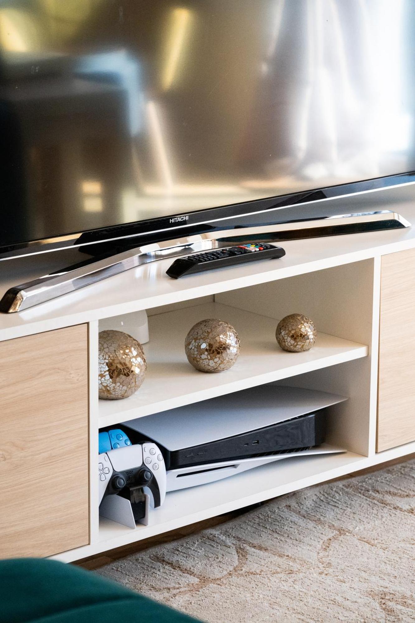 Modern And Spacious Home From Home 1 Mile From M1 - With Netflix, Prime Video, Ps5, Free Parking, Superfast Wifi, Bbq - Sleeps 11 - By Brightleap Apartments Milton Keynes Bagian luar foto