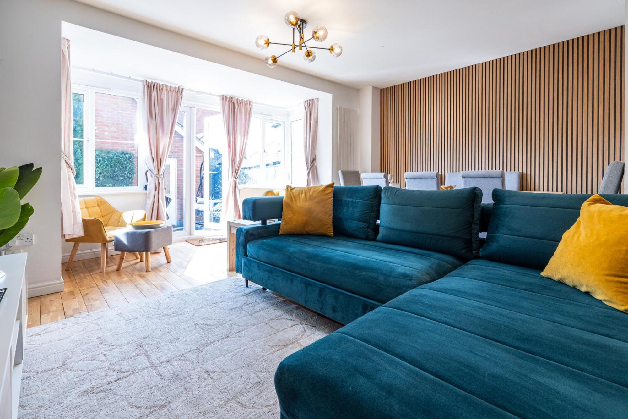 Modern And Spacious Home From Home 1 Mile From M1 - With Netflix, Prime Video, Ps5, Free Parking, Superfast Wifi, Bbq - Sleeps 11 - By Brightleap Apartments Milton Keynes Bagian luar foto
