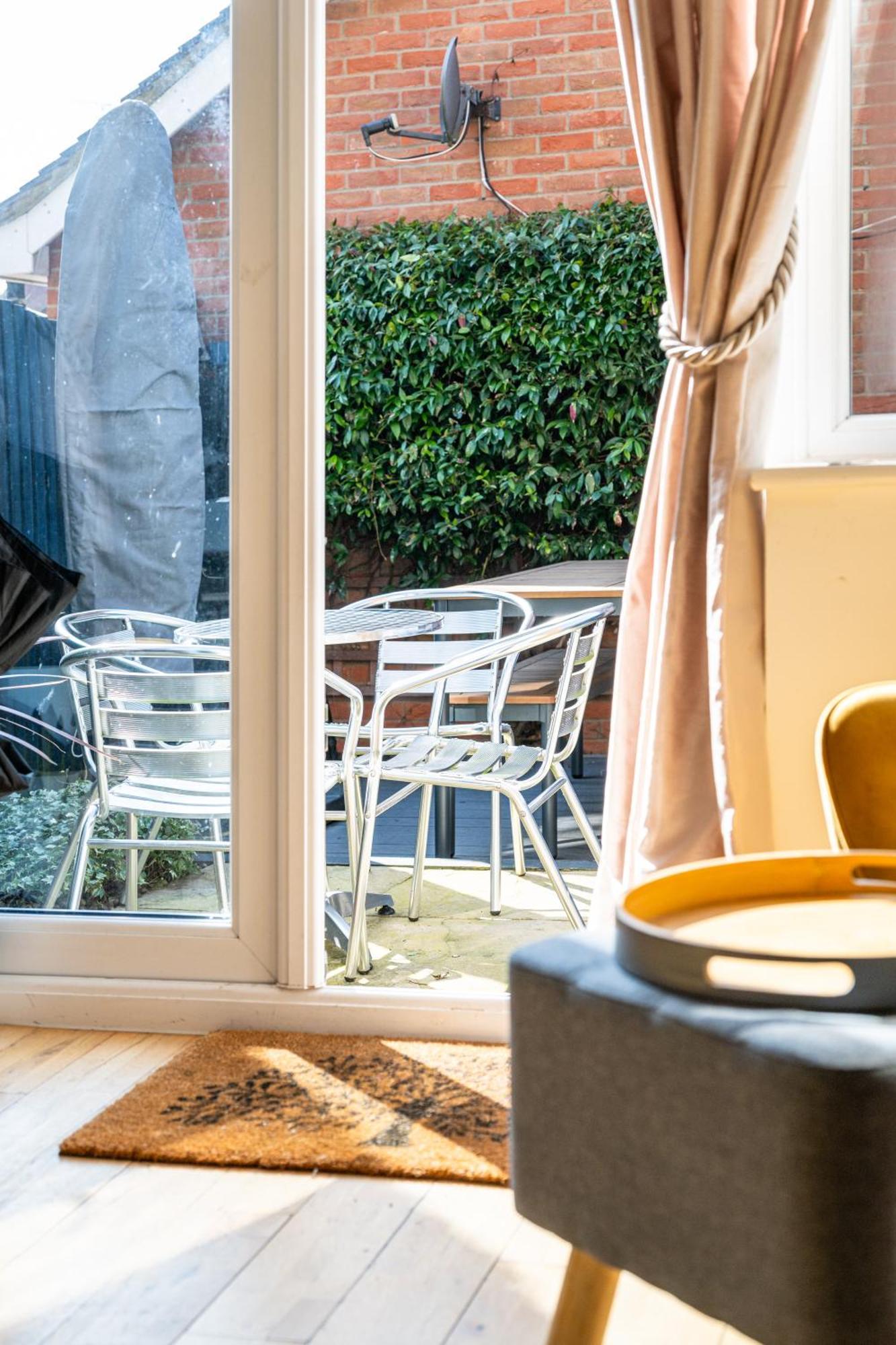 Modern And Spacious Home From Home 1 Mile From M1 - With Netflix, Prime Video, Ps5, Free Parking, Superfast Wifi, Bbq - Sleeps 11 - By Brightleap Apartments Milton Keynes Bagian luar foto