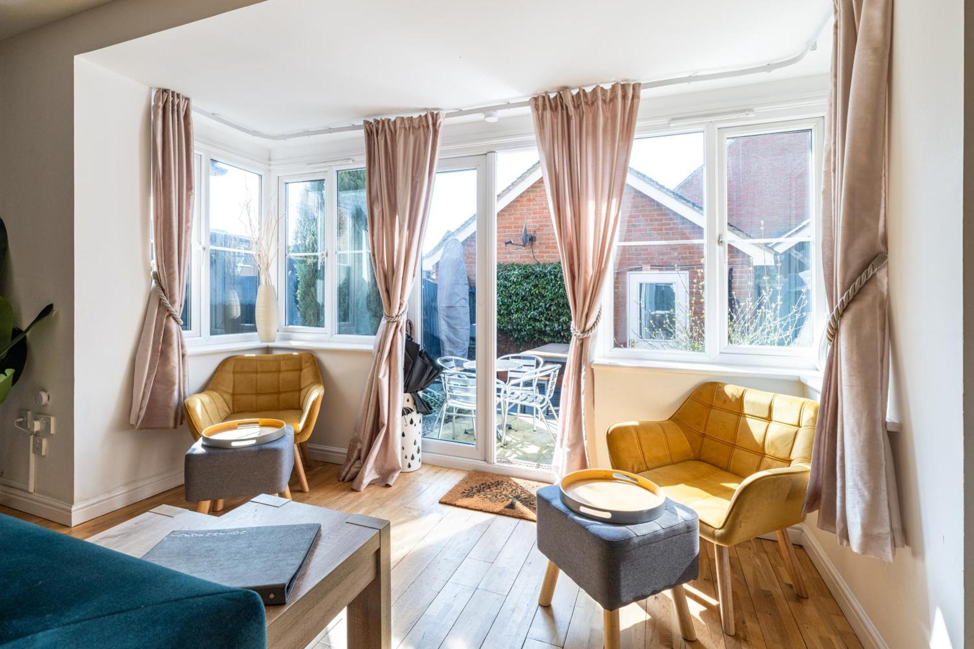 Modern And Spacious Home From Home 1 Mile From M1 - With Netflix, Prime Video, Ps5, Free Parking, Superfast Wifi, Bbq - Sleeps 11 - By Brightleap Apartments Milton Keynes Bagian luar foto