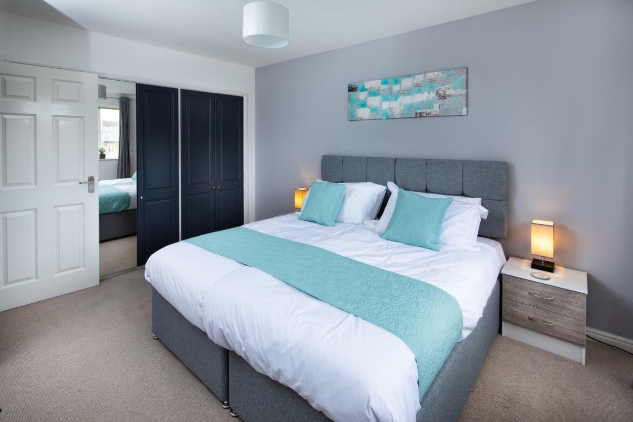 Modern And Spacious Home From Home 1 Mile From M1 - With Netflix, Prime Video, Ps5, Free Parking, Superfast Wifi, Bbq - Sleeps 11 - By Brightleap Apartments Milton Keynes Bagian luar foto