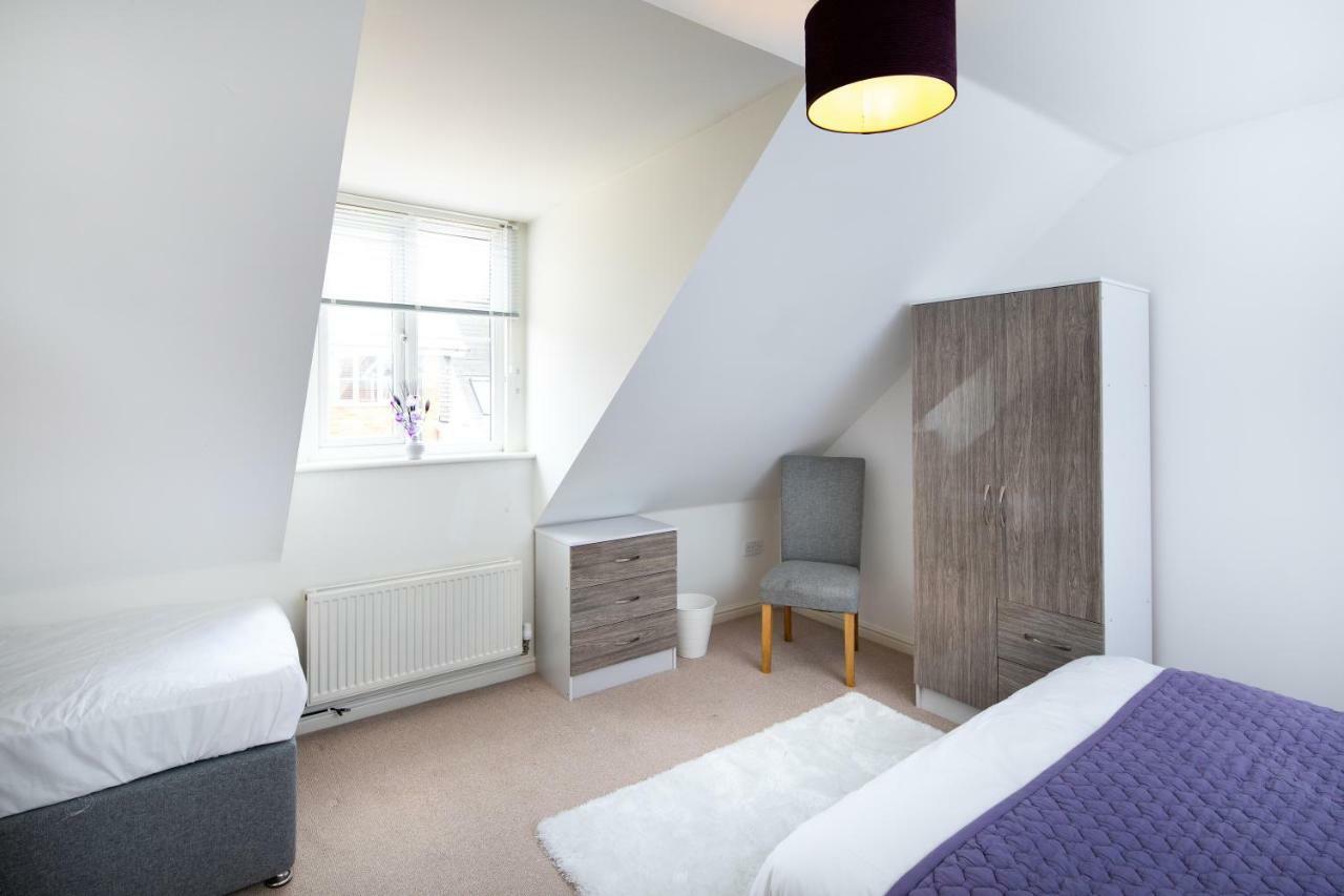 Modern And Spacious Home From Home 1 Mile From M1 - With Netflix, Prime Video, Ps5, Free Parking, Superfast Wifi, Bbq - Sleeps 11 - By Brightleap Apartments Milton Keynes Bagian luar foto