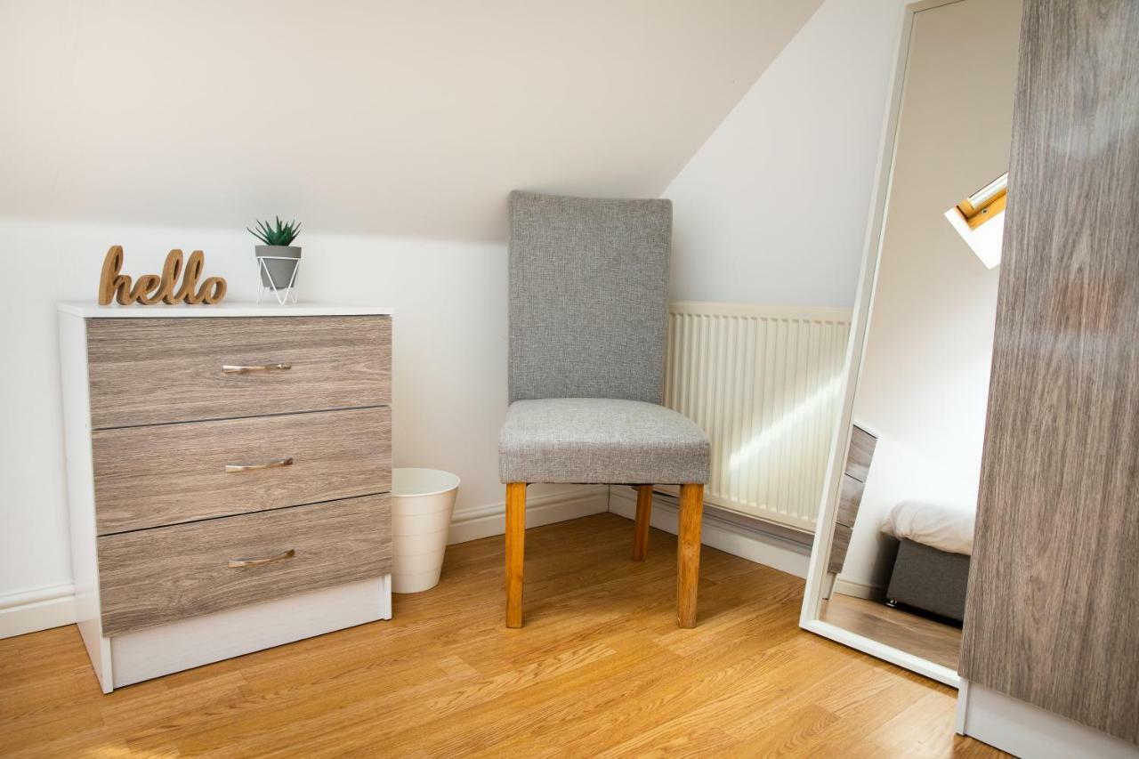 Modern And Spacious Home From Home 1 Mile From M1 - With Netflix, Prime Video, Ps5, Free Parking, Superfast Wifi, Bbq - Sleeps 11 - By Brightleap Apartments Milton Keynes Bagian luar foto
