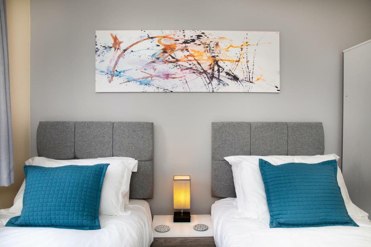 Modern And Spacious Home From Home 1 Mile From M1 - With Netflix, Prime Video, Ps5, Free Parking, Superfast Wifi, Bbq - Sleeps 11 - By Brightleap Apartments Milton Keynes Bagian luar foto
